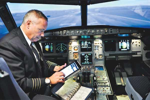 United Airlines Cockpits Go Paperless With iPads